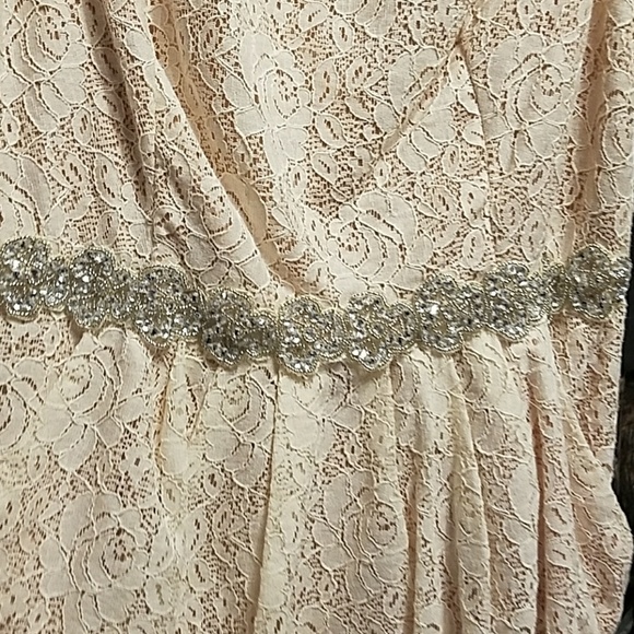 Lace wedding gown - Picture 2 of 3